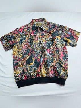 Men's Short-Sleeve Printed Shirt in Pink, Black & Gold M561